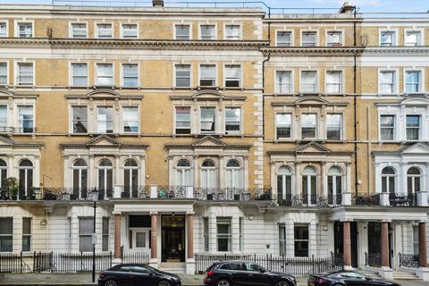 3 bedroom flat to rent, De Vere Gardens, London, W8