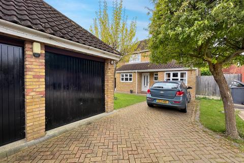 4 bedroom detached house for sale, Carron Mead, South Woodham Ferrers, Chelmsford, CM3