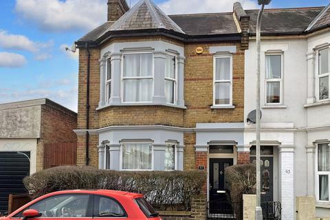 3 bedroom semi-detached house to rent, Brightwell Avenue, Westcliff-On-Sea, SS0