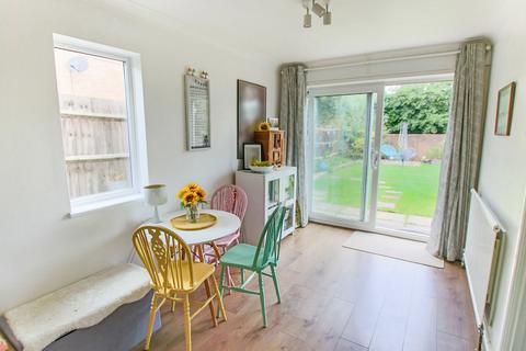 30 Regal Drive, East Grinstead, RH19 4SB
