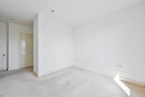 3 bedroom flat for sale, Meadowside, Kidbrooke, London, SE9