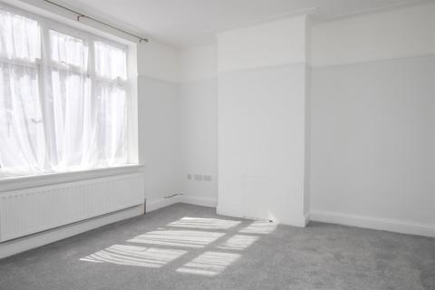 3 bedroom flat to rent, Whitchurch Lane, Edgware, HA8