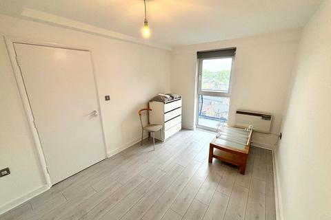 3 bedroom apartment to rent, Calderwood Street, London, SE18