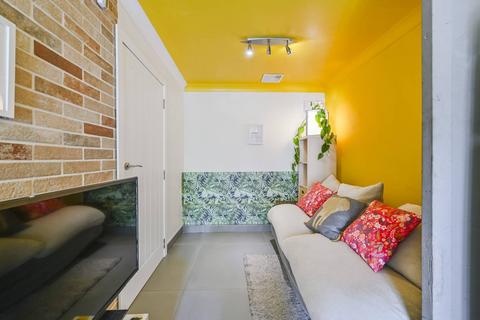 2 bedroom flat to rent, Ramsey Walk, Islington, London, N1