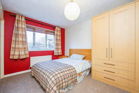 2 bedroom flat to rent, Myddleton Avenue, Finsbury Park, London, N4