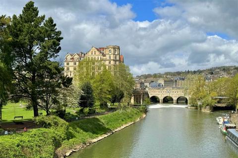 2 bedroom flat for sale, Grand Parade, Bath