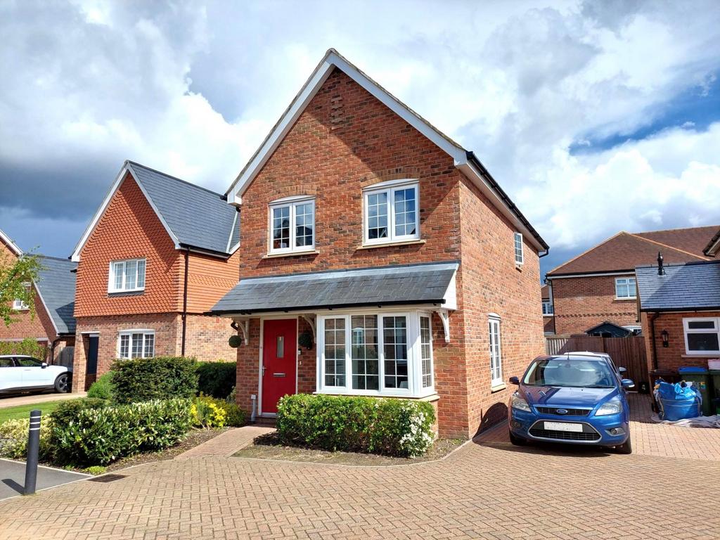 Treachers Close, Pitstone LU7 3 bed detached house for sale £245,000