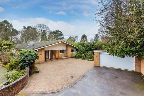 6 bedroom detached bungalow to rent, Yarrowfield, Woking GU22