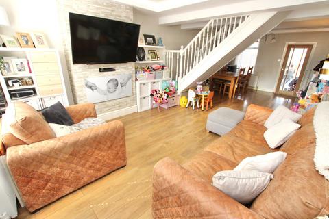 5 bedroom end of terrace house for sale, Church Road, Murston, Sittingbourne