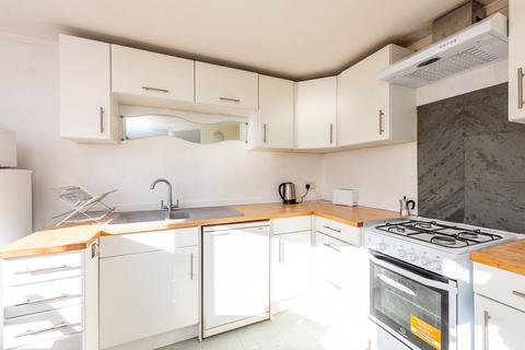 3 bedroom flat to rent, Worlds End, Chelsea, London, SW10