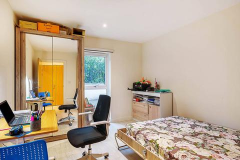 2 bedroom flat to rent, Royal Court, Harrow, Stanmore, HA7