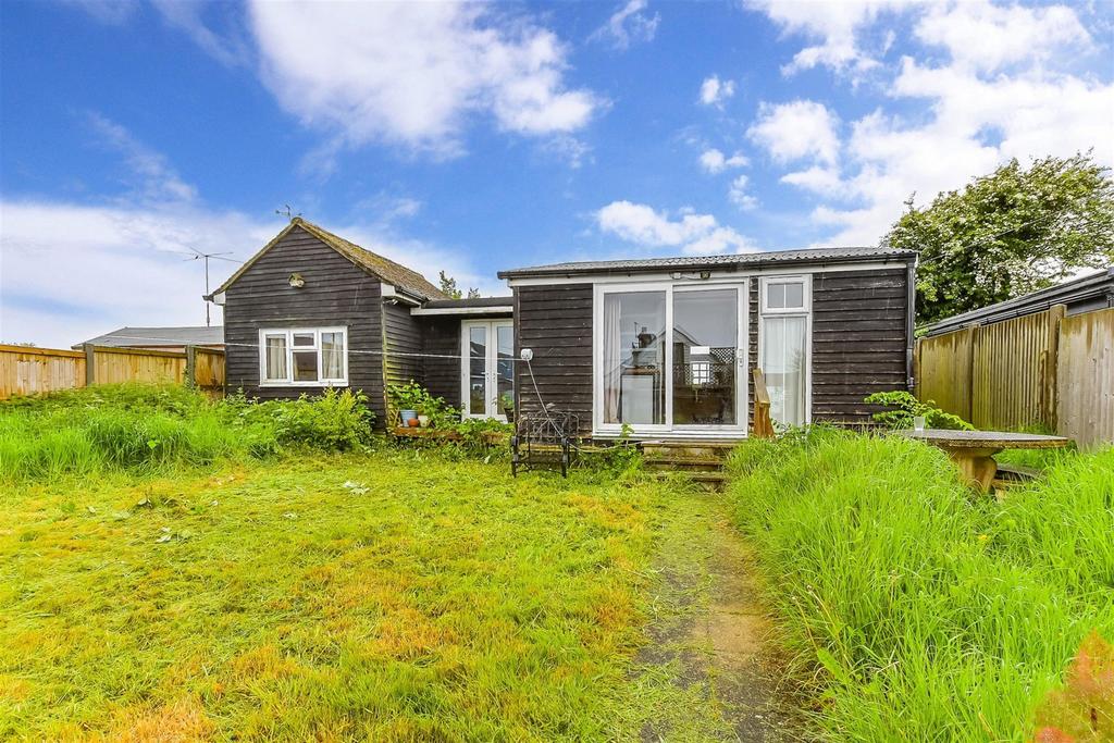 Dunes Road, Greatstone, Kent 5 bed chalet for sale £500,000