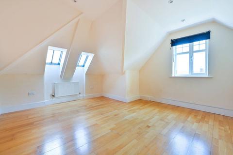 2 bedroom flat to rent, Addlestone Park, Addlestone, KT15