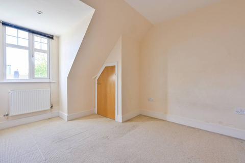 2 bedroom flat to rent, Addlestone Park, Addlestone, KT15