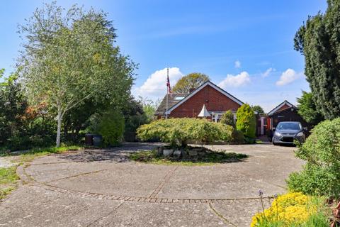 3 bedroom detached house for sale, Manor Road, Hayling Island