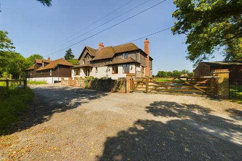 3 bedroom detached house to rent, School Lane, Aylesbury HP17