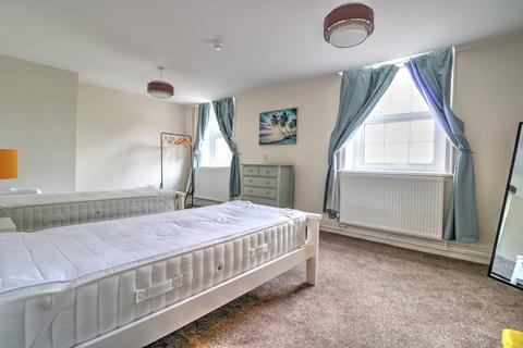 2 bedroom apartment to rent, Victoria Mansions, Eastbourne BN21