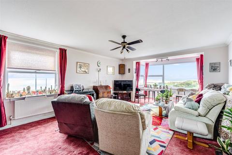 2 bedroom flat for sale, Brighton Road, Lancing, West Sussex, BN15