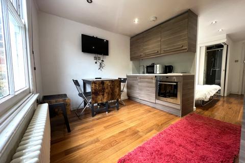 Studio to rent, London N16