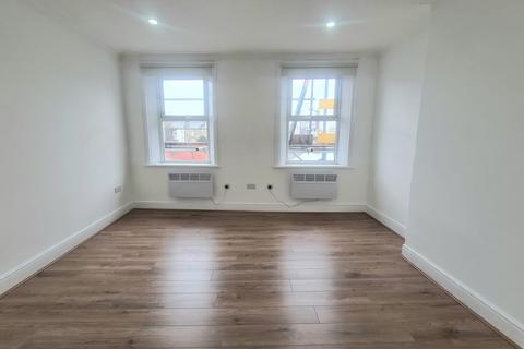 3 bedroom apartment to rent, Leytonstone Road, London E15