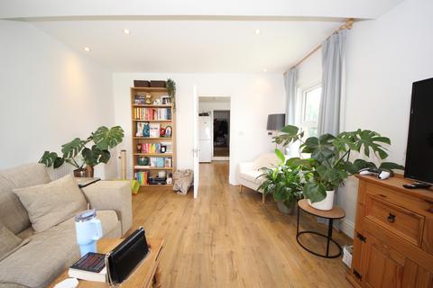 2 bedroom maisonette to rent, Alston Road, High Barnet EN5
