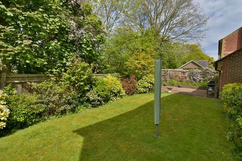 7 Beatrice Walk, Bexhill-on-sea, TN39 4EW