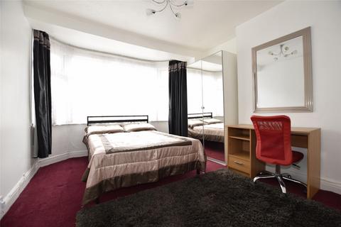 2 bedroom maisonette to rent, Hay Lane, London, NW9
