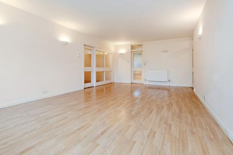 3 bedroom flat to rent, Chase Road, London N14