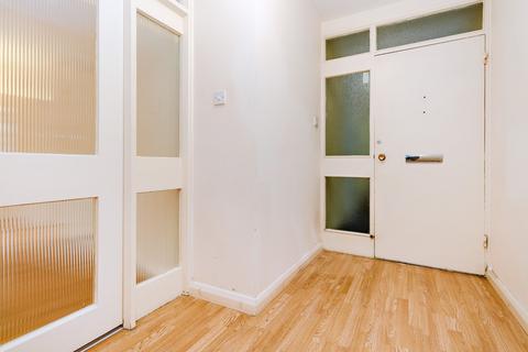 3 bedroom flat to rent, Chase Road, London N14