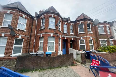 2 bedroom flat to rent, Linacre Road, London NW2