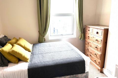 1 bedroom terraced house to rent, Wellington Square, Nottingham, NG7 1NG