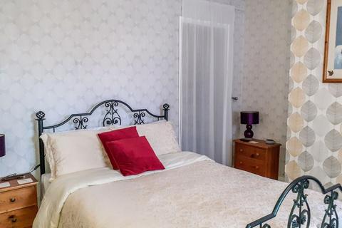 1 bedroom flat for sale, Flat 1, 43 South Terrace, Littlehampton, West Sussex, BN17 5NU