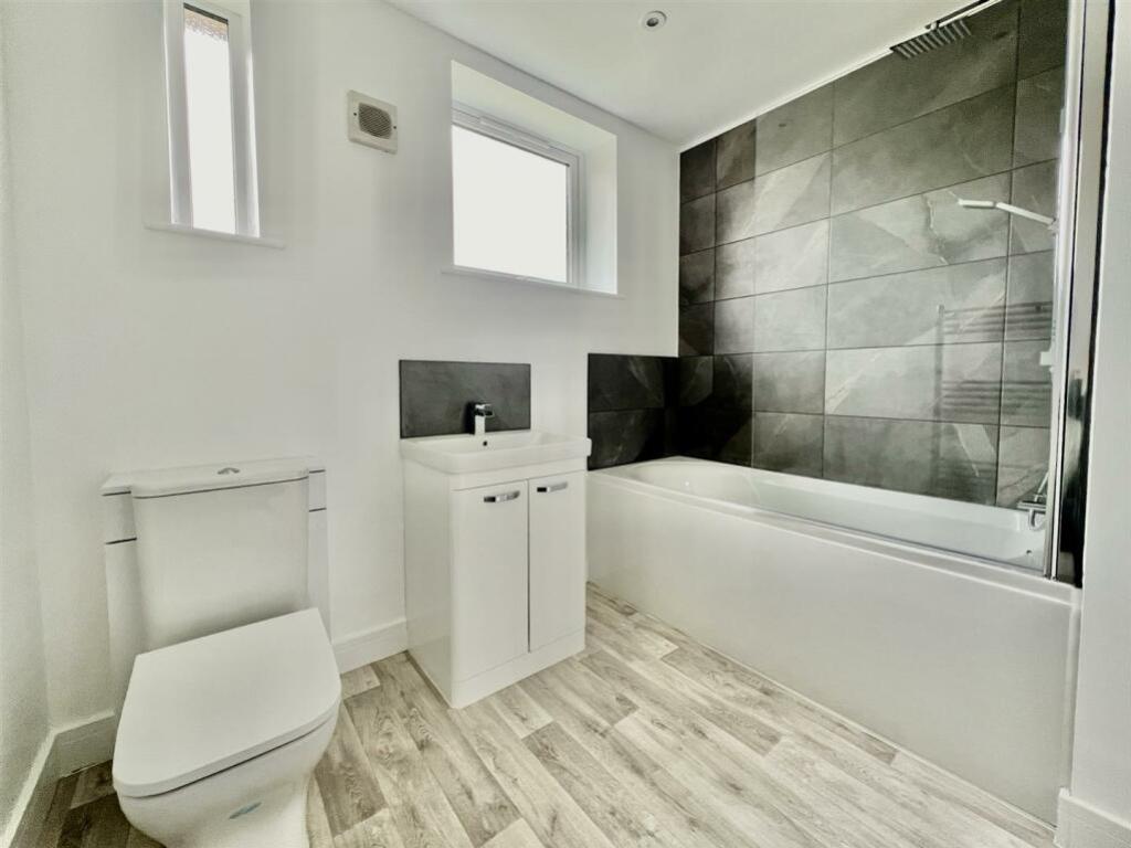 10 Blackbird bathroom