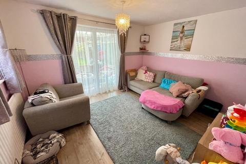 2 bedroom semi-detached house for sale, Buzzard Road, Luton, Bedfordshire, LU4 0UF