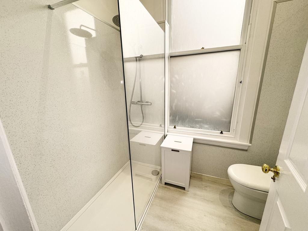 Shower-room 1