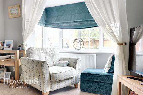 2 Coverdale, Carlton Colville, Lowestoft, NR33 8TD