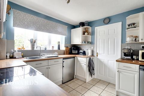 2 Coverdale, Carlton Colville, Lowestoft, NR33 8TD