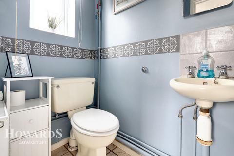 2 Coverdale, Carlton Colville, Lowestoft, NR33 8TD