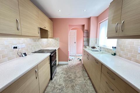3 bedroom semi-detached house to rent, Ventnor Gardens, Luton, Bedfordshire, LU3 3SW