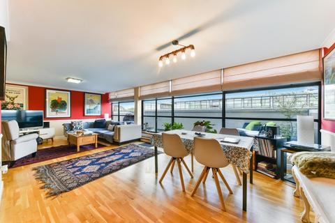 2 bedroom flat for sale, Goat Wharf, Brentford, TW8