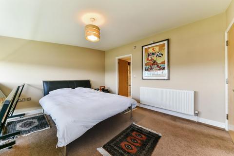 2 bedroom flat for sale, Goat Wharf, Brentford, TW8