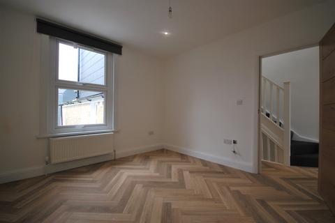 5 bedroom terraced house to rent, Friern Road Dulwich SE22
