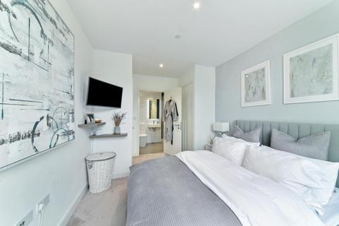 2 bedroom apartment for sale, Commodore House, Royal Wharf, London, E16