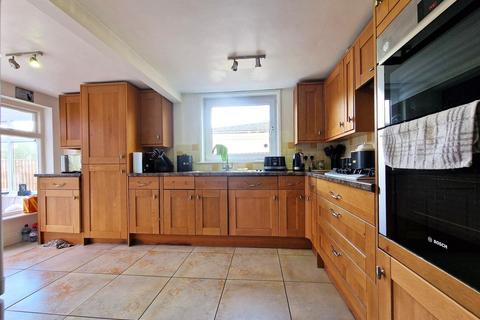 4 bedroom detached bungalow for sale, London Road, Beccles