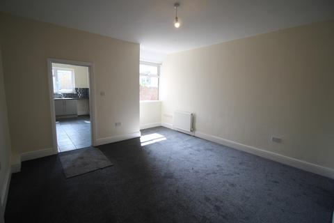 3 bedroom terraced house to rent, Gloucester Avenue, Blackpool FY1