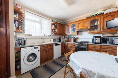 3 bedroom maisonette for sale, Manford Court, Manford Way, Chigwell, Essex, IG7