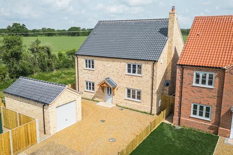 4 bedroom detached house for sale, Spooner Row, Near Wymondham College