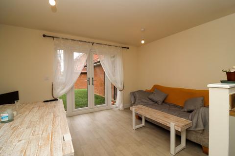 4 bedroom semi-detached house to rent, Lovington Lane, Leicester, LE4