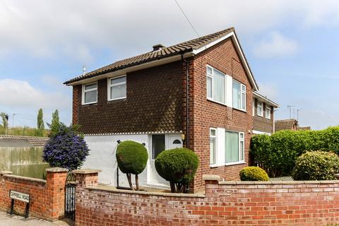 3 bedroom semi-detached house for sale, Warwick Road, Wellingborough NN8