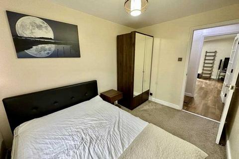 2 bedroom apartment to rent, Manton Road, Enfield